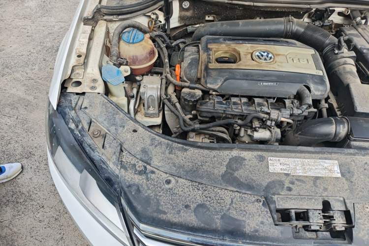Used Volkswagen Magotan 2012 Revised 1.8TSI Comfort Version Engine Bay Right