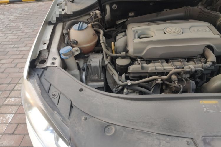 Used Volkswagen Magotan 2012 Travel Edition 2.0 TSI 4x4 Comfort Version Engine Bay Right