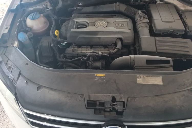 Used Volkswagen Magotan 2012 Travel Edition 2.0 TSI 4x4 Comfort Version Engine Bay Right