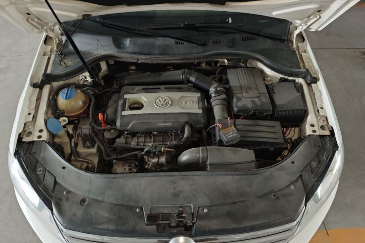 Used Volkswagen Magotan 2012 Facelift 1.8TSI Prestige Model Engine Bay