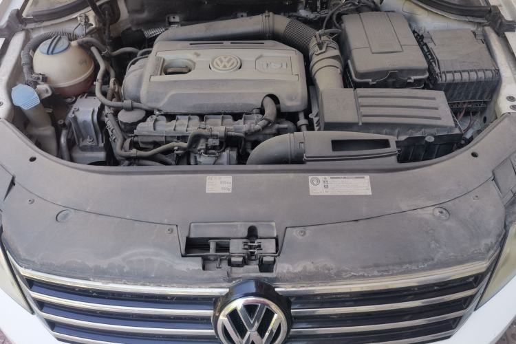 Used Volkswagen Magotan 2012 Travel Edition 2.0 TSI Luxury Version Engine Bay