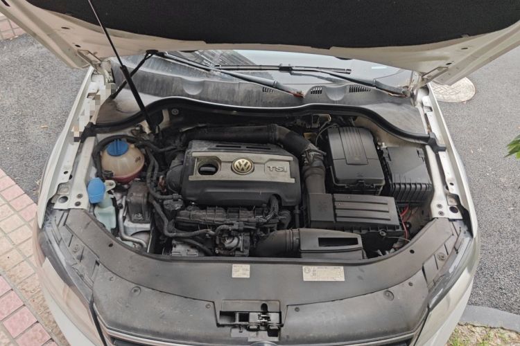 Used Volkswagen Magotan 2012 Travel Edition 2.0 TSI 4x4 Comfort Version Engine Bay