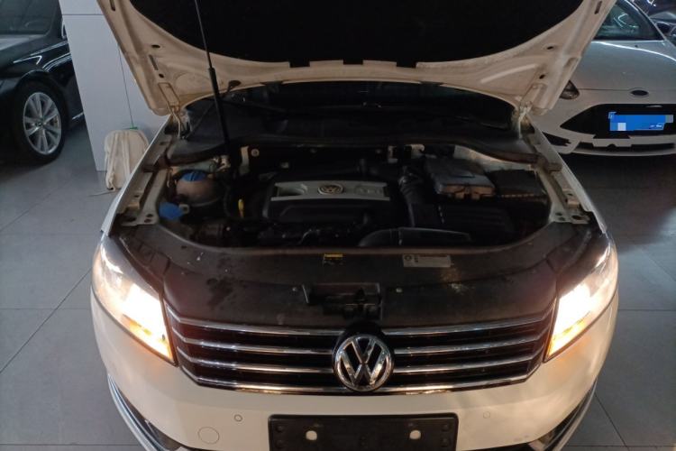 Used Volkswagen Magotan 2012 Travel Edition 2.0 TSI Comfort Version Engine Bay
