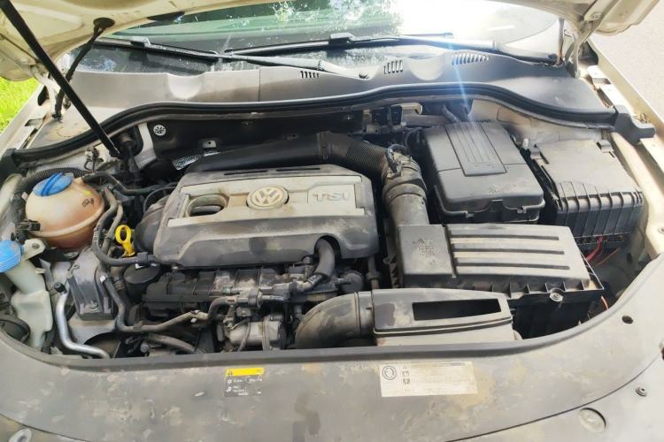 Used Volkswagen Magotan 2012 Travel Edition 2.0 TSI Comfort Version Engine Bay