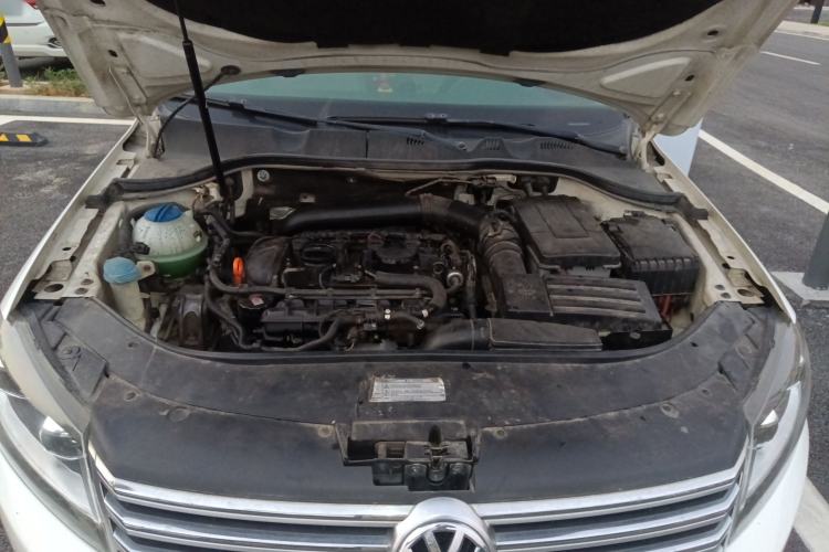 Used Volkswagen Magotan 2012 1.8TSI Luxury Model Engine Bay