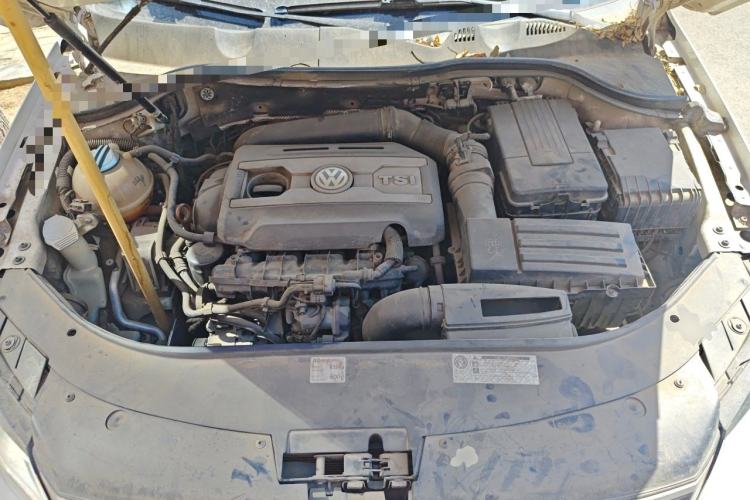 Used Volkswagen Magotan 2012 Travel Edition 2.0 TSI Comfort Version Engine Bay
