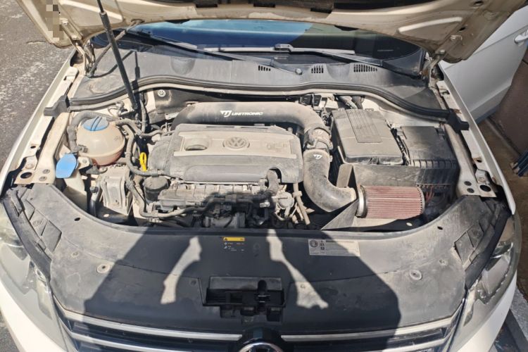 Used Volkswagen Magotan 2012 Travel Edition 2.0 TSI Four-Wheel Drive Luxury Version Engine Bay