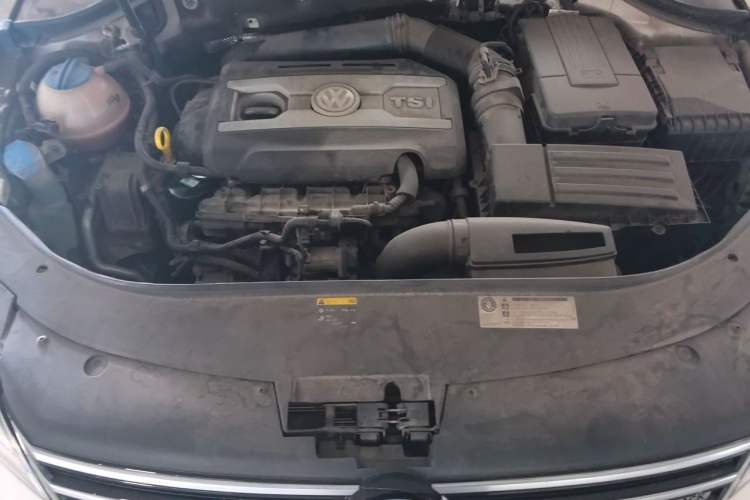 Used Volkswagen Magotan 2012 Travel Edition 2.0 TSI 4x4 Comfort Version Engine Bay
