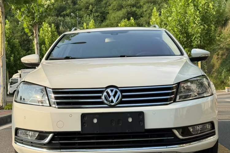 Used Volkswagen Magotan 2012 Travel Edition 2.0 TSI Comfort Version Exterior 2