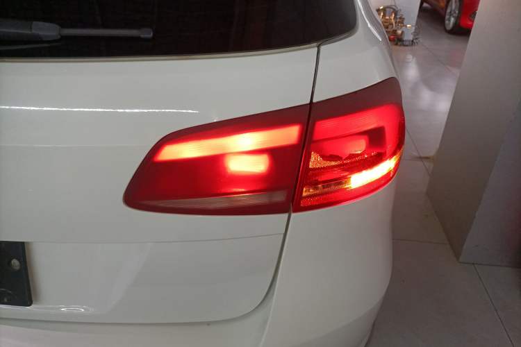 Used Volkswagen Magotan 2012 Travel Edition 2.0 TSI Comfort Version Exterior 2
