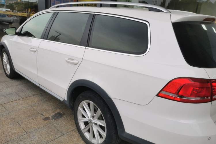 Used Volkswagen Magotan 2012 Travel Edition 2.0 TSI 4x4 Comfort Version Exterior 3