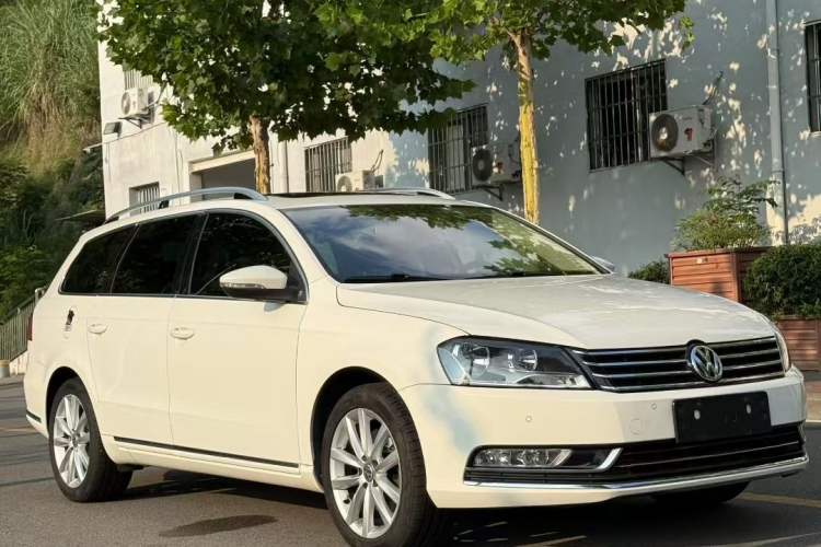 Used Volkswagen Magotan 2012 Travel Edition 2.0 TSI Comfort Version Exterior 3
