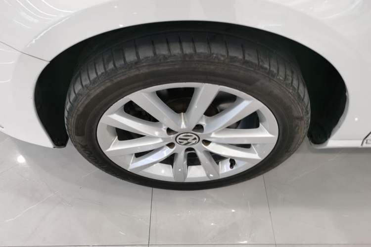 Used Volkswagen Magotan 2012 Travel Edition 2.0 TSI Comfort Version Exterior 4