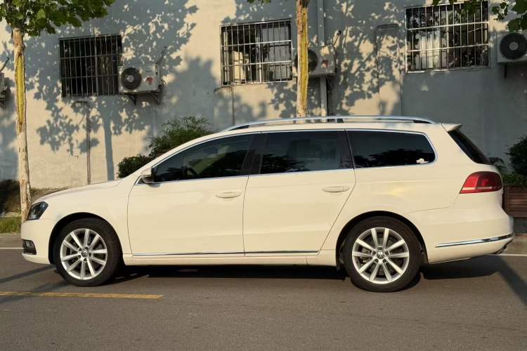 Used Volkswagen Magotan 2012 Travel Edition 2.0 TSI Comfort Version Exterior 4