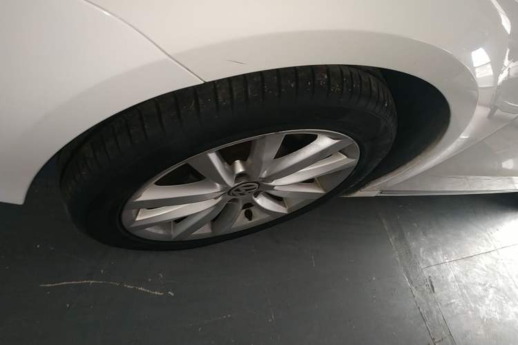 Used Volkswagen Magotan 2012 Travel Edition 2.0 TSI Comfort Version Exterior 4
