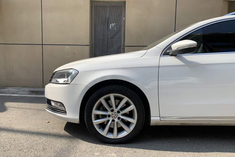 Used Volkswagen Magotan 2012 Travel Edition 2.0 TSI Comfort Version Exterior 5
