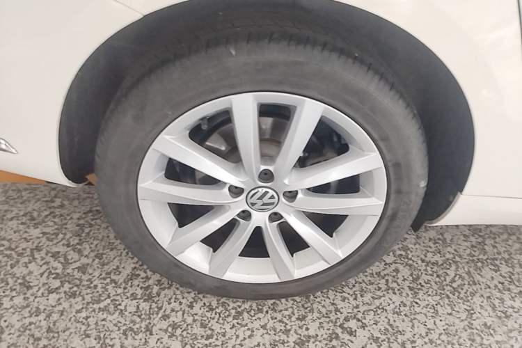 Used Volkswagen Magotan 2012 Travel Edition 2.0 TSI Comfort Version Exterior 5