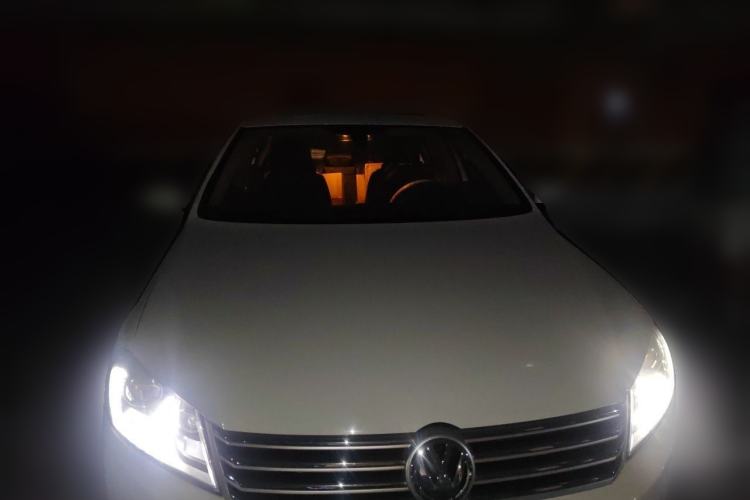 Used Volkswagen Magotan 2012 Revised Version 2.0 TSI Supreme Edition Front