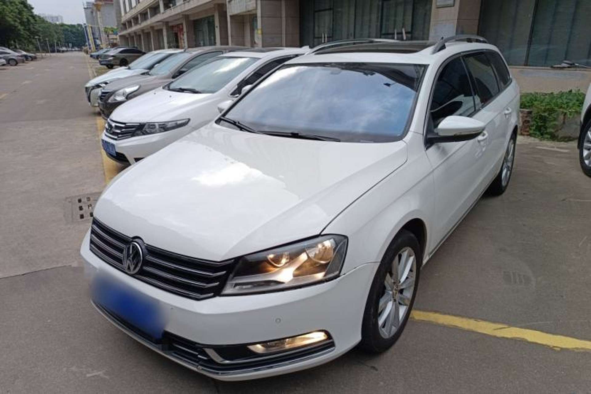 Used Volkswagen Magotan 2012 Travel Edition 2.0 TSI Comfort Version Front Left 45 Deg