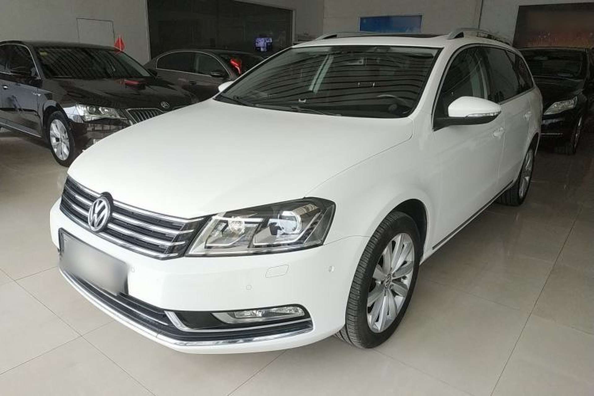 Used Volkswagen Magotan 2012 Travel Edition 2.0 TSI Luxury Version Front Left 45 Deg