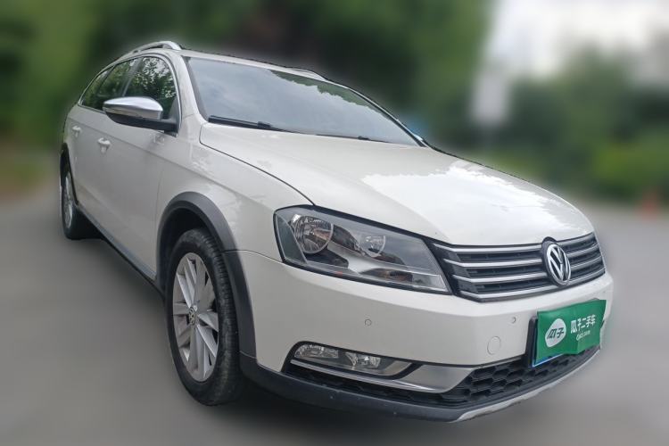 Used Volkswagen Magotan 2012 Travel Edition 2.0 TSI 4x4 Comfort Version Front Right 45 Deg