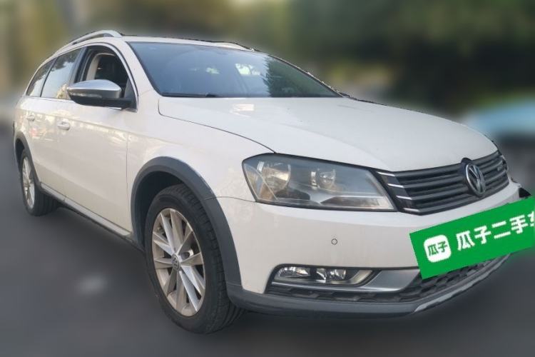 Used Volkswagen Magotan 2012 Travel Edition 2.0 TSI 4x4 Comfort Version Front Right 45 Deg
