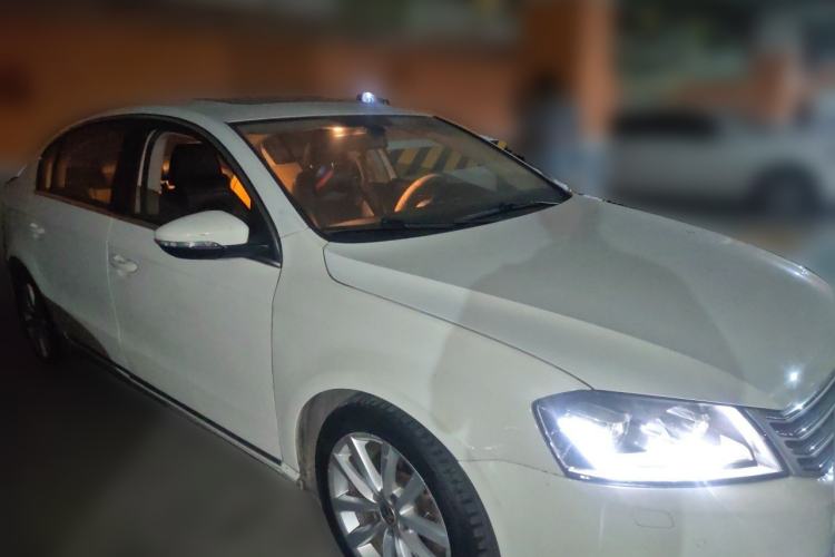 Used Volkswagen Magotan 2012 Revised Version 2.0 TSI Supreme Edition Front Right 45 Deg