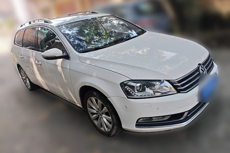 Used Volkswagen Magotan 2012 Travel Edition 2.0 TSI Luxury Version Front Right 45 Deg