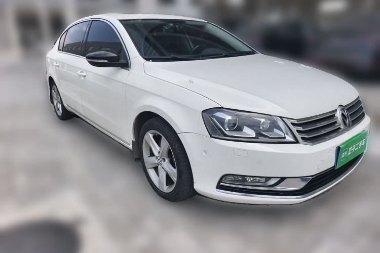 Used Volkswagen Magotan 2012 2.0 TSI Ultimate Edition Front Right 45 Deg