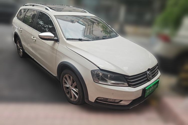 Used Volkswagen Magotan 2012 Travel Edition 2.0 TSI 4x4 Comfort Version Front Right 45 Deg
