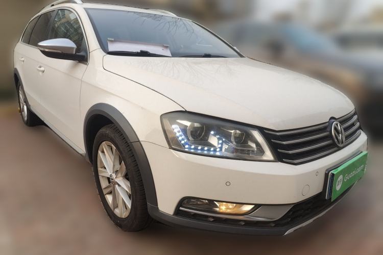 Used Volkswagen Magotan 2012 Travel Edition 2.0 TSI 4x4 Comfort Version Front Right 45 Deg