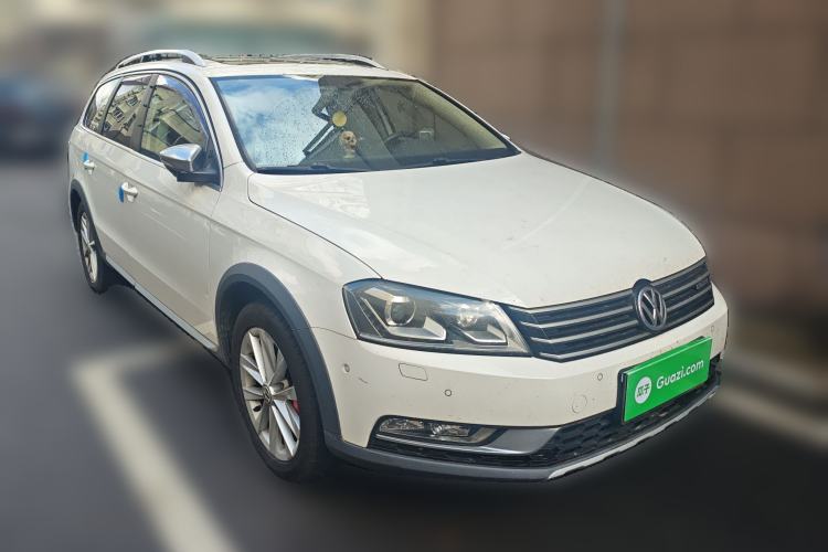 Used Volkswagen Magotan 2012 Travel Edition 2.0 TSI Four-Wheel Drive Luxury Version Front Right 45 Deg