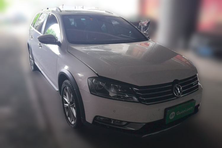 Used Volkswagen Magotan 2012 Travel Edition 2.0 TSI 4x4 Comfort Version Front Right 45 Deg
