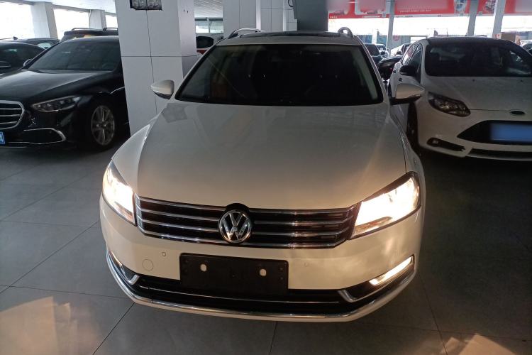 Used Volkswagen Magotan 2012 Travel Edition 2.0 TSI Comfort Version Front