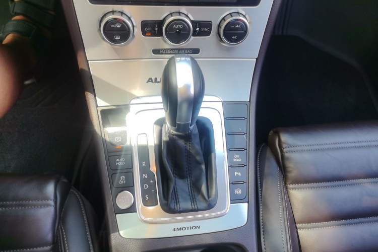 Used Volkswagen Magotan 2012 Travel Edition 2.0 TSI Four-Wheel Drive Luxury Version Gear Lever