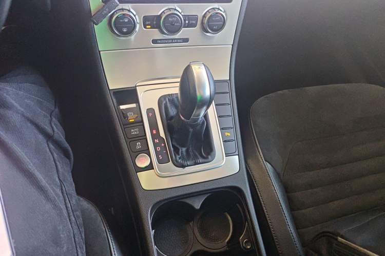 Used Volkswagen Magotan 2012 Travel Edition 2.0 TSI Comfort Version Gear Lever