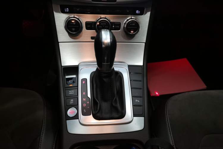 Used Volkswagen Magotan 2012 Travel Edition 2.0 TSI Comfort Version Gear Lever