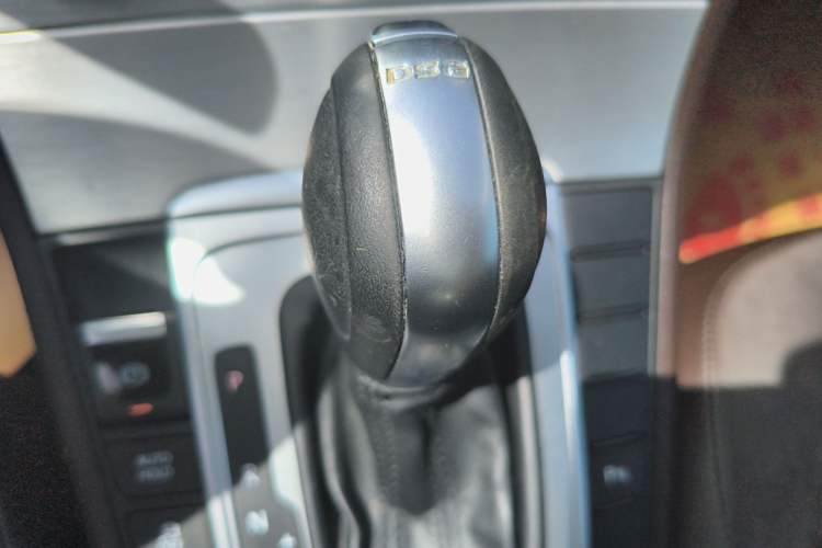 Used Volkswagen Magotan 2012 Travel Edition 2.0 TSI Comfort Version Gear Lever