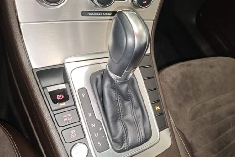 Used Volkswagen Magotan 2012 Travel Edition 2.0 TSI Comfort Version Gear Lever