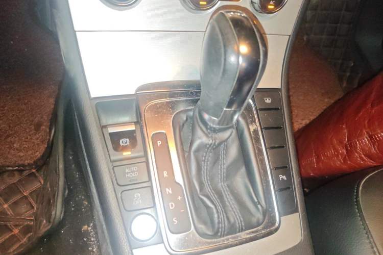 Used Volkswagen Magotan 2012 Revised Version 2.0 TSI Supreme Edition Gear Lever