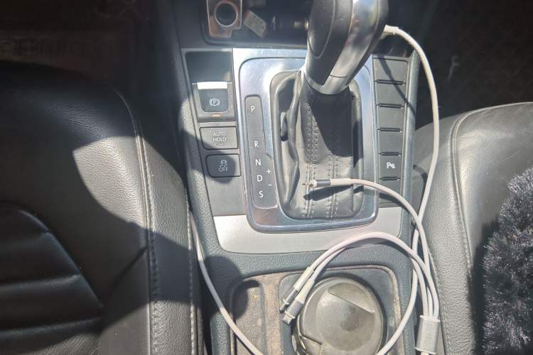 Used Volkswagen Magotan 2012 Revised Version 1.8TSI Leading Edition Gear Lever
