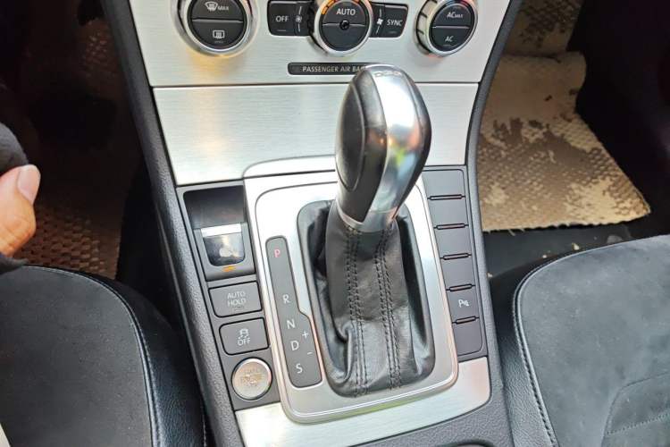 Used Volkswagen Magotan 2012 Travel Edition 2.0 TSI Comfort Version Gear Lever
