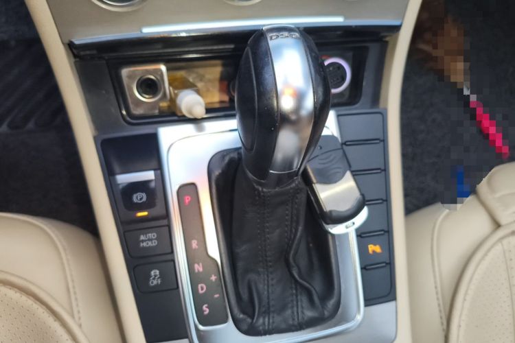 Used Volkswagen Magotan 2012 Revised Version 1.8TSI Leading Edition Gear Lever