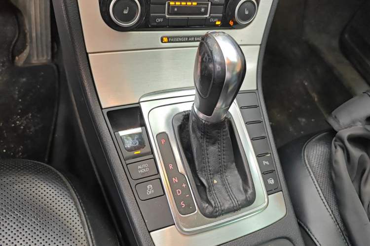 Used Volkswagen Magotan 2012 Travel Edition 2.0 TSI Luxury Version Gear Lever