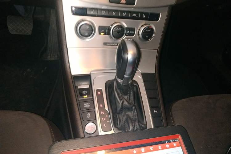 Used Volkswagen Magotan 2012 Travel Edition 2.0 TSI Comfort Version Gear Lever