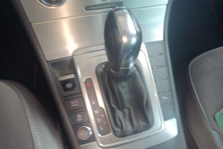 Used Volkswagen Magotan 2012 Travel Edition 2.0 TSI Comfort Version Gear Lever