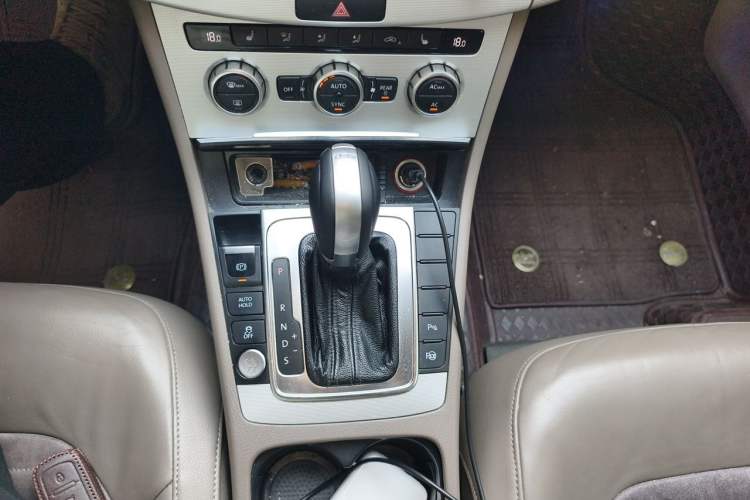 Used Volkswagen Magotan 2012 2.0 TSI Ultimate Edition Gear Lever