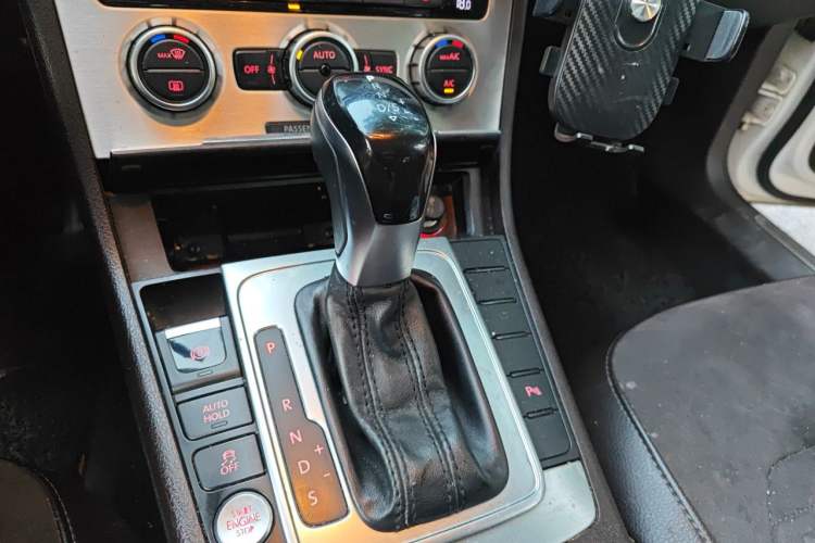 Used Volkswagen Magotan 2012 Travel Edition 2.0 TSI Comfort Version Gear Lever