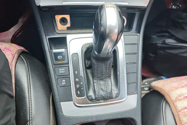 Used Volkswagen Magotan 2012 Revised 1.8TSI Comfort Version Gear Lever