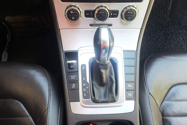Used Volkswagen Magotan 2012 Travel Edition 2.0 TSI Luxury Version Gear Lever
